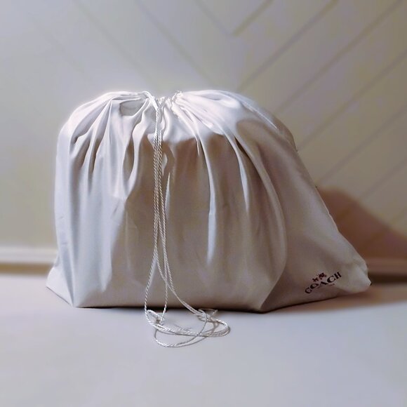 Coach WHS Horse and Carriage Black/Chalk Taxi Tote 35337M - Picture 3 of 15